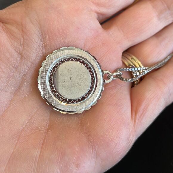 Vtg La Mode sterling silver round pendant on box chain - Picture 3 of 8